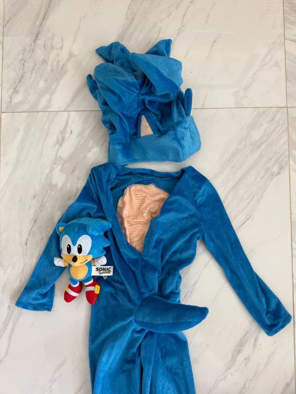 Sonic the Hedgehog 2 Kids Costume PLUS Plush Sonic Bundle Medium 7-8 Halloween